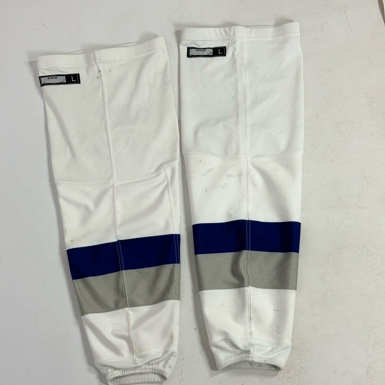 OHL - Chaussettes de hockey CCM usagées - Wolves de Sudbury (blanc/bleu marine/argent)